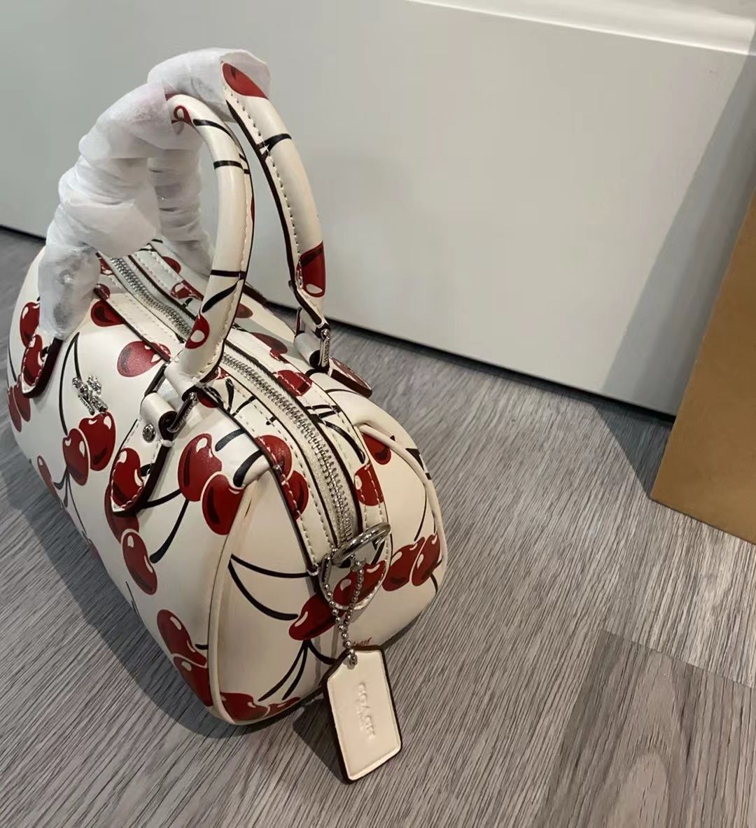 COACH チェリープリント