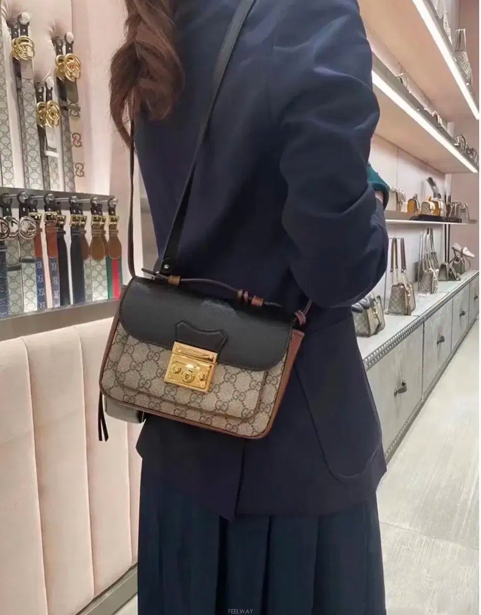 GUCCI グッチ パドロック GG Supreme シュプリーム キャンバス ブラック ミニバッグ