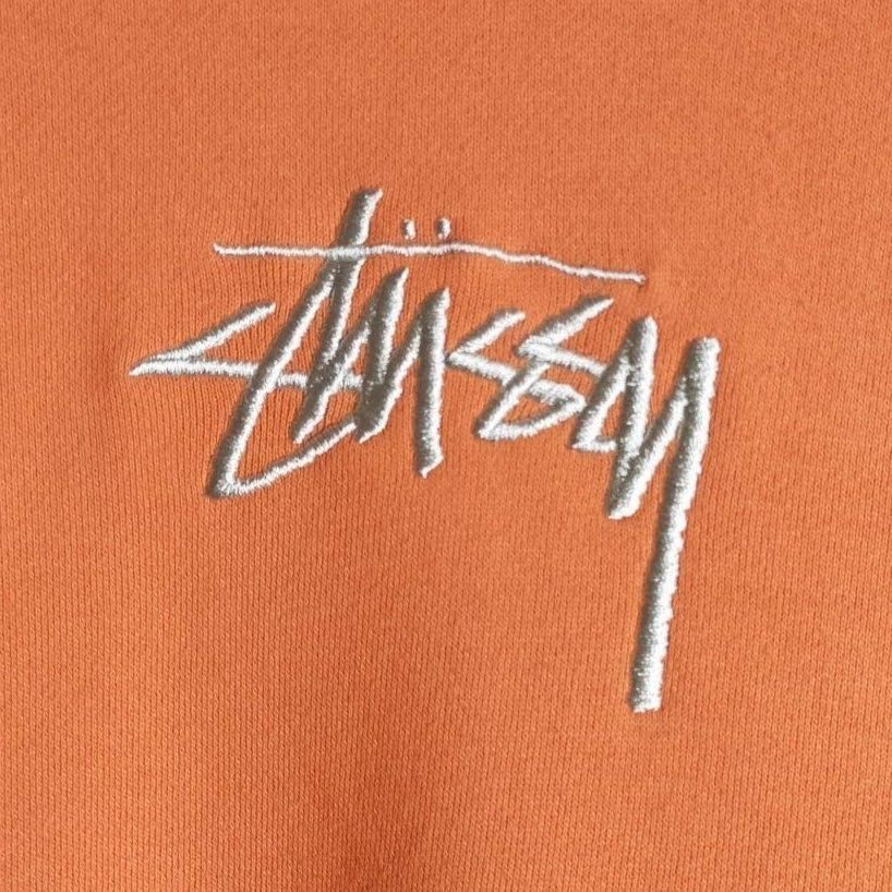 352【入手困難】ステューシー♤刺繍ビッグロゴ　希少　パーカー　即完売品　人気 即完売モデル】ステューシー☆センター刺繍ロゴ パーカー 入手