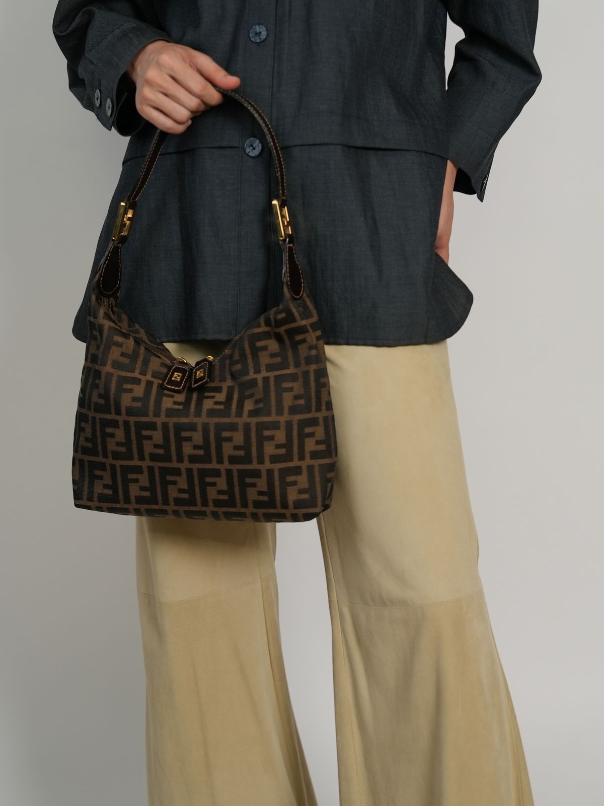 FENDI フェンディ ズッカ ワンショルダーバッグ V字ファスナー