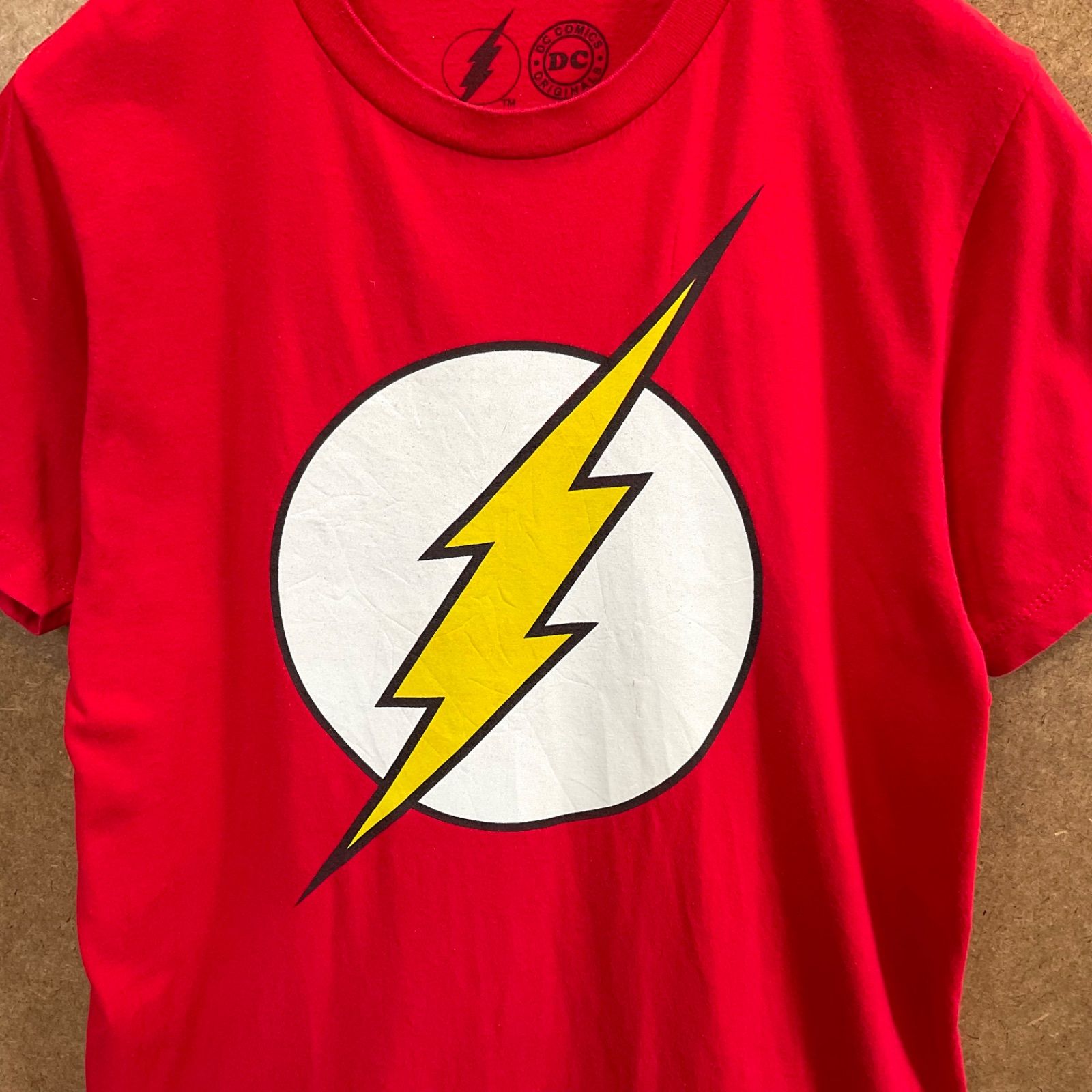 US古着 フラッシュ 稲妻ロゴプリント アメコミヒーロー 半袖tシャツ赤M 