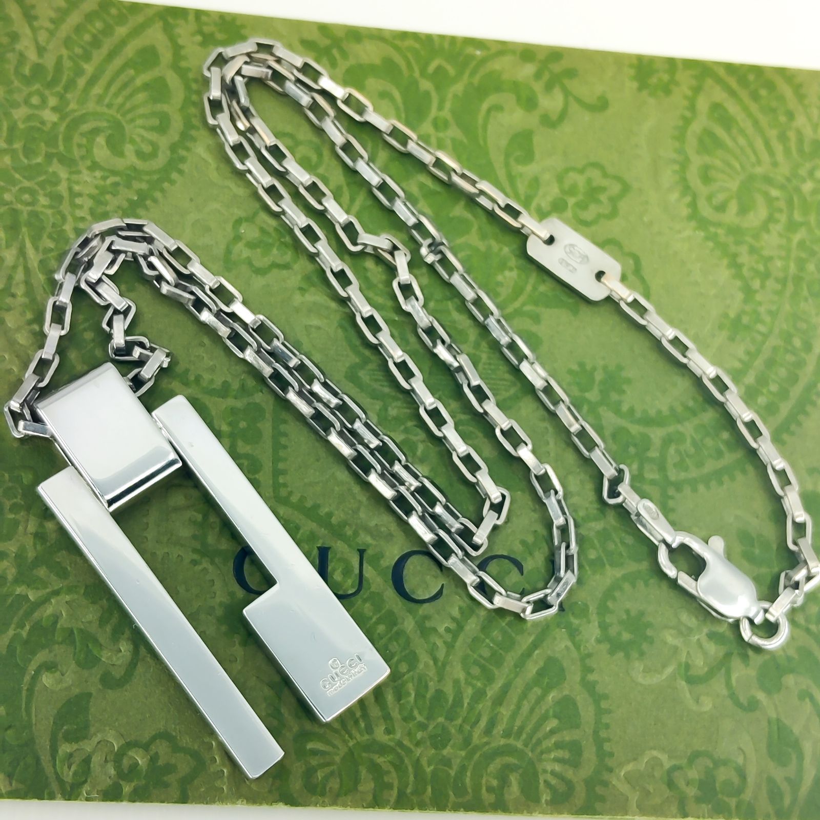 グッチシルバー ロゴネックレス GUCCI シルバーロゴネックレス