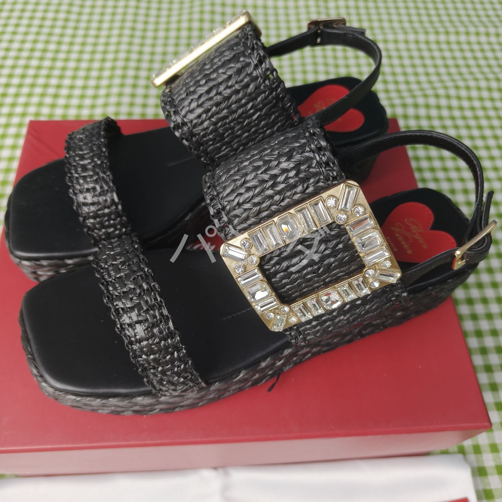美品　ロジェヴィヴィエ　RogerVivier ビジュー付き ブラックサンダル ロジェヴィヴィエ Roger Vivier ヴィヴラン サンダル 靴 シューズ