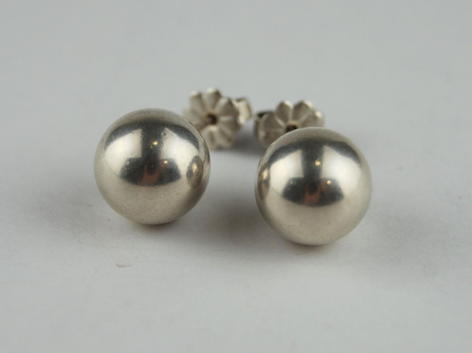 ティファニー パール ボール スタッド ピアス 925 【公式通販】