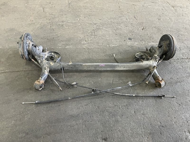 アクア NHP10 リアアクスルビーム S 42110-52332 209