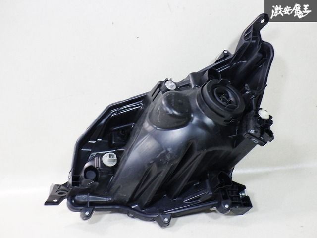 ☆ストア出品☆ トヨタ 純正 M900A ルーミー 後期 ハロゲン