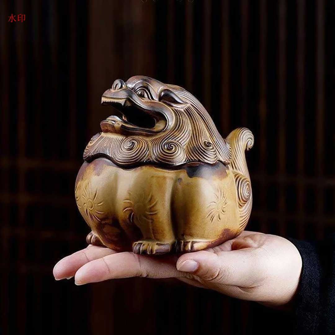 美しい装飾の陶器　香炉　獅子 美しい装飾の陶器香炉獅子