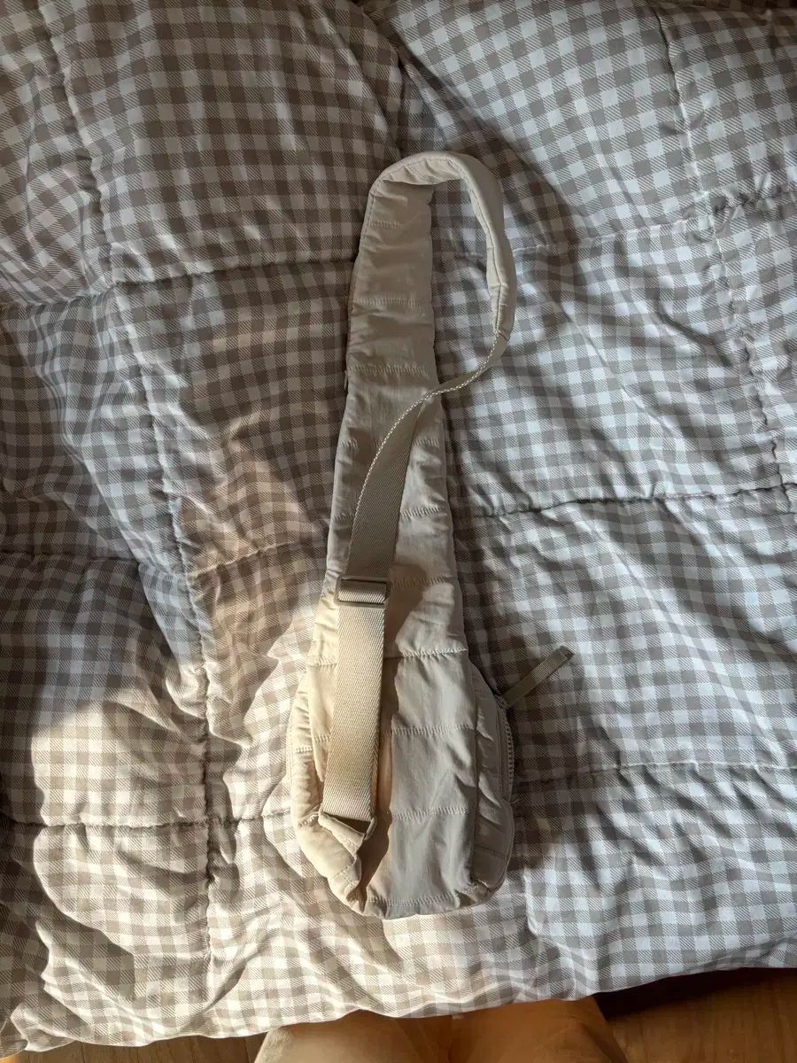 COS(コス) パデッド クロスボディバッグ COS】スイングマイクロ