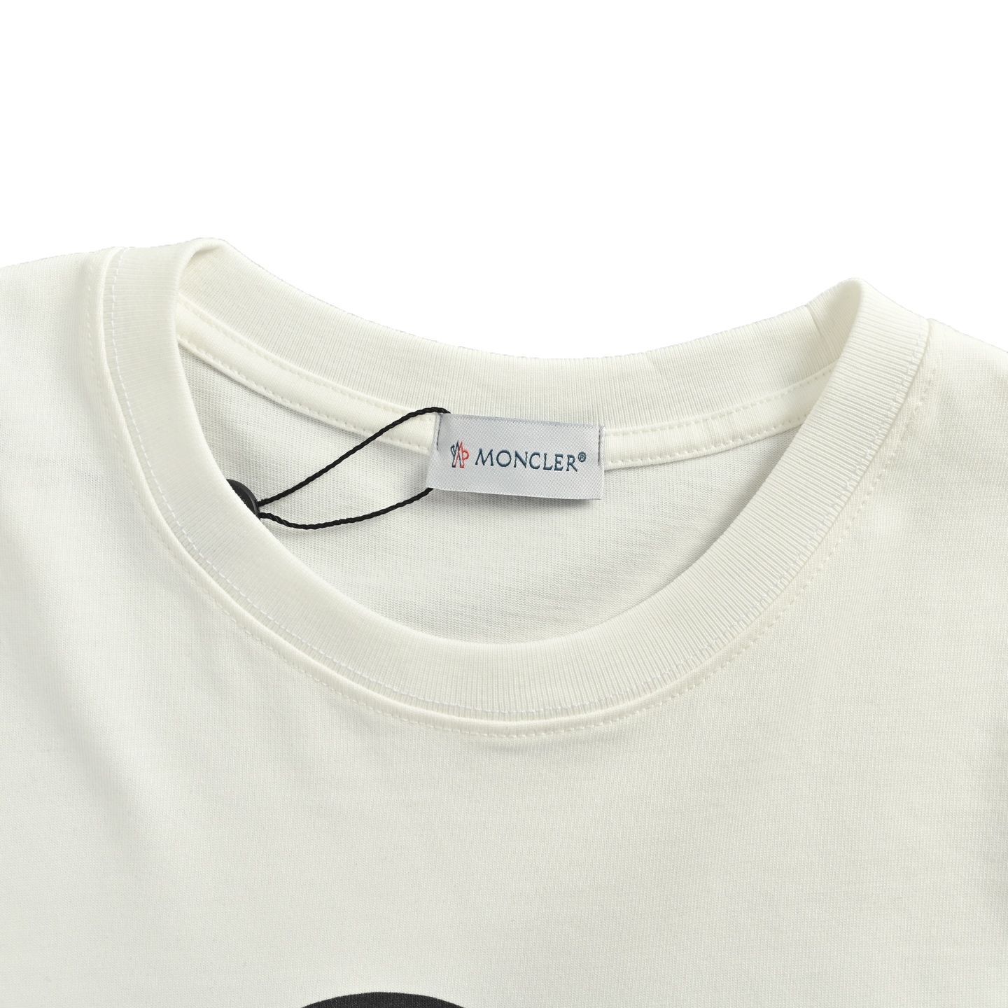 ♪直営店♪Moncler 25SS Tシャツ 今日特価】Moncler / モンクレール 25SS トリプルロゴプリント