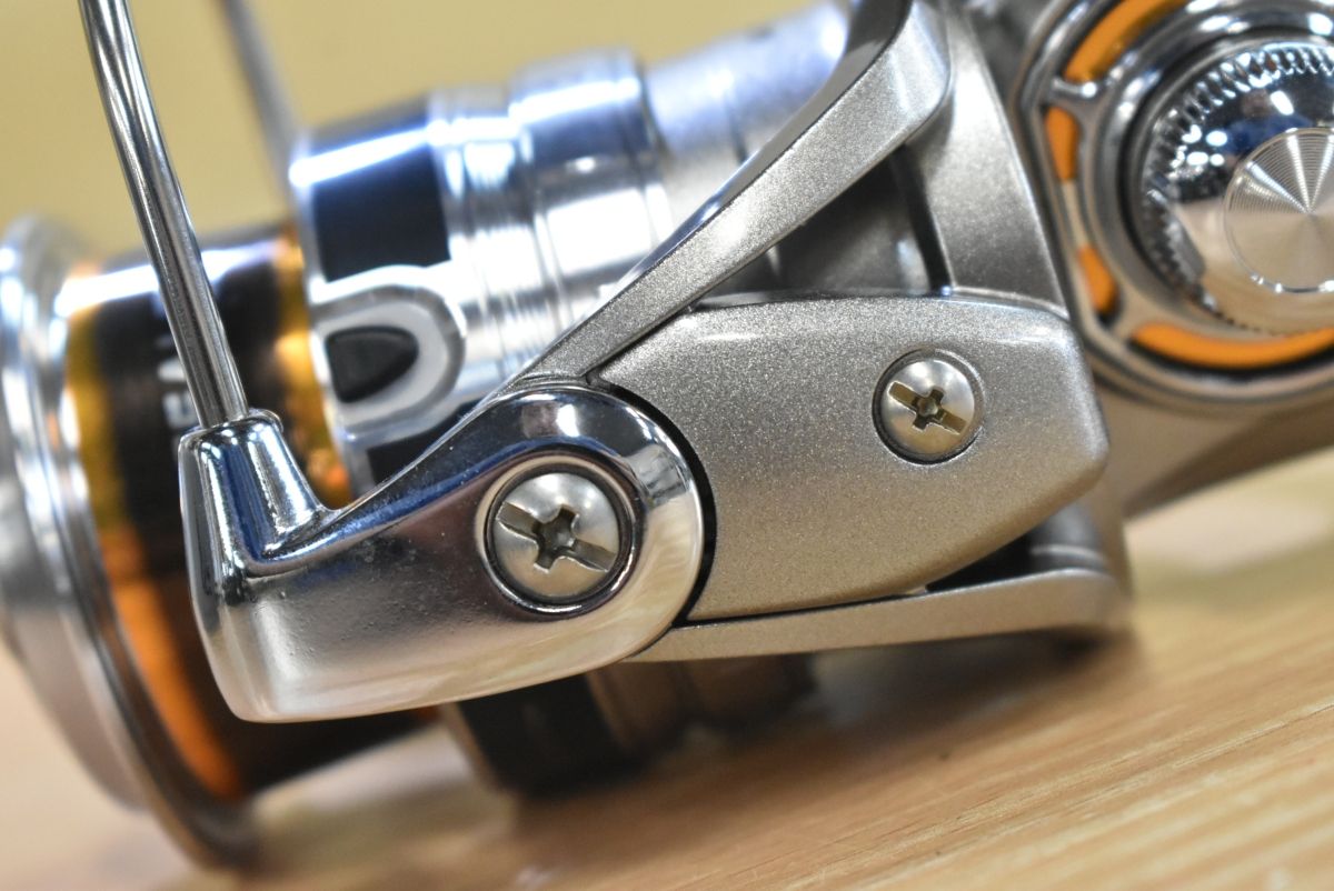 ダイワ 16 トライソ 2000 H-LBD DAIWA TRISO スピニングリール レバーブレーキ 磯 波止 フカセ チヌ クロダイ グレ メジナ