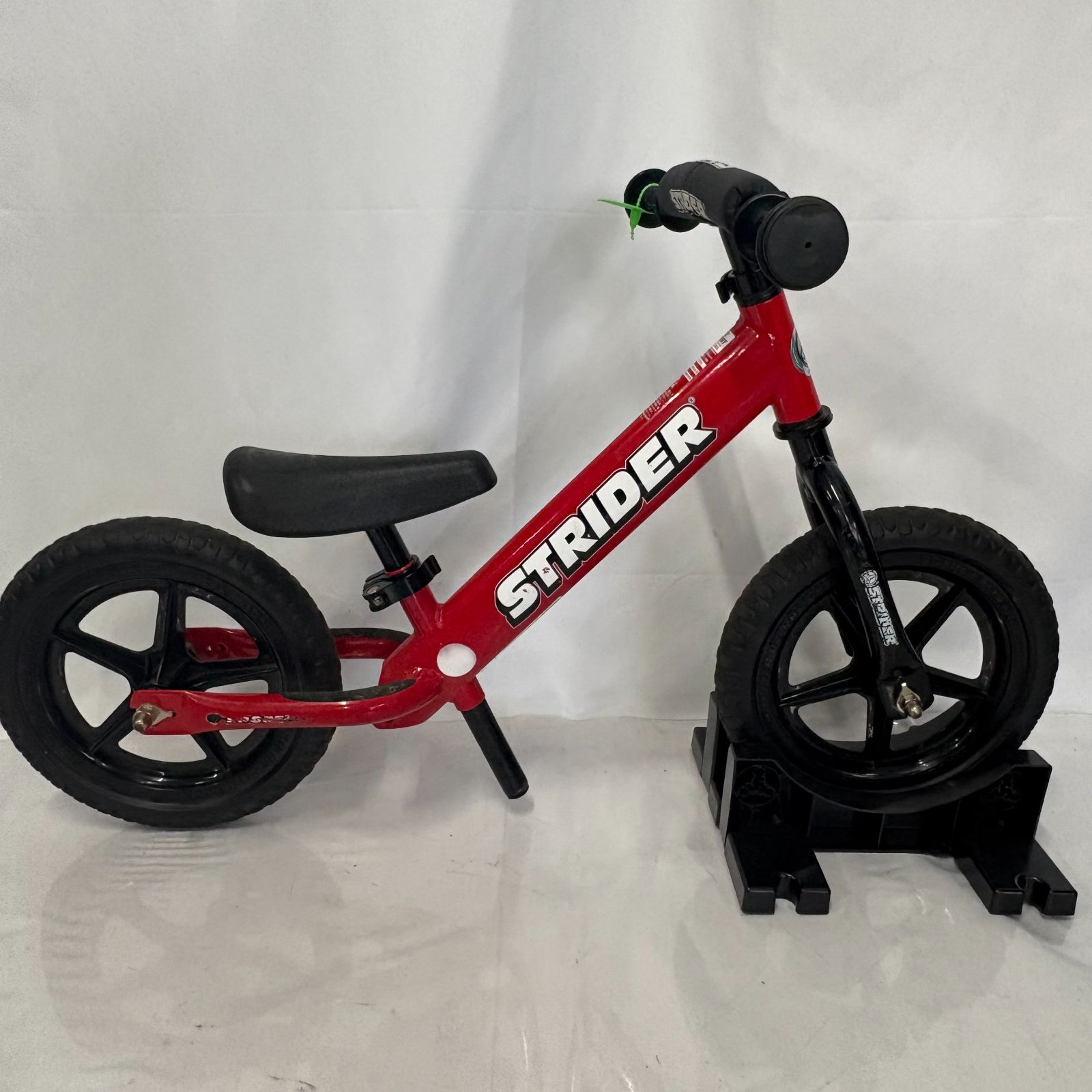 大人気カラー 極美品 STRIDER 12 SPORT ストライダー スポーツ