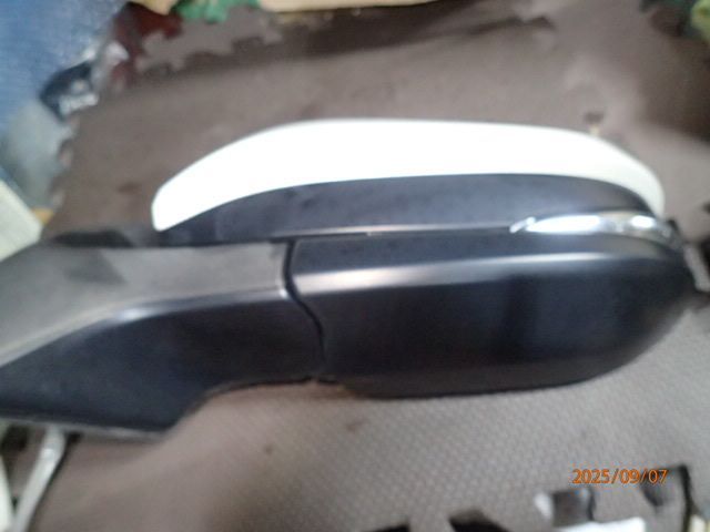 動作品 ノア ヴォクシー エスクァイア ZRR80G ドアミラー 左 パールホワイト 7ピン 7P