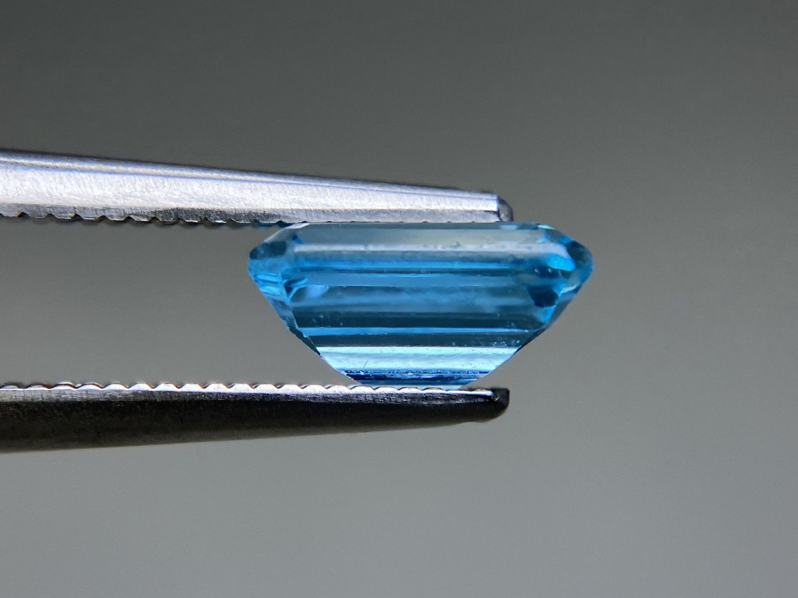 【在庫処分】 ブルートパーズ 2.003ct 宝石ソーティング付き 8.1㎜×6.0㎜×3.9 トパーズ