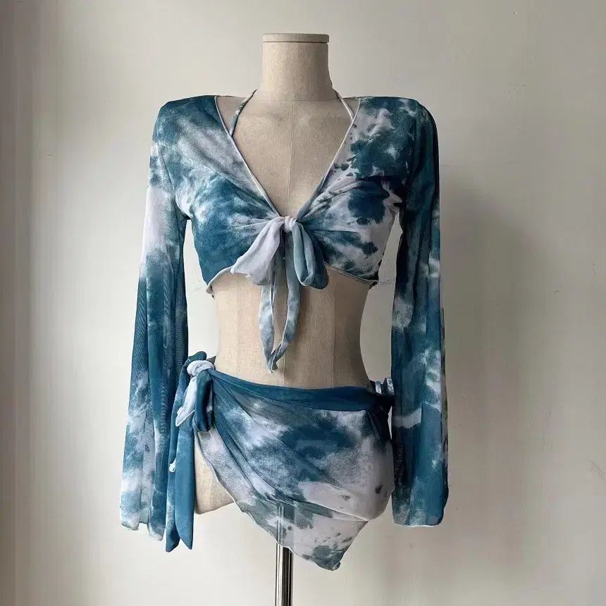 新品 4 平和 ビキニ 水着 セット