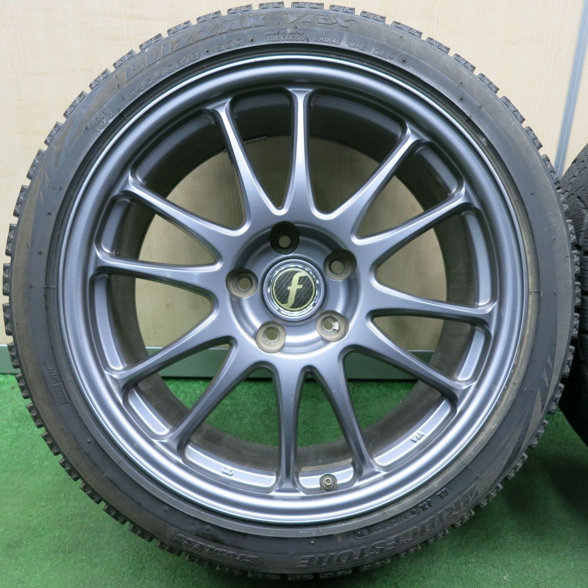 送料無料* バリ溝！8.5分☆スタッドレス 245/40R18 ブリヂストン 