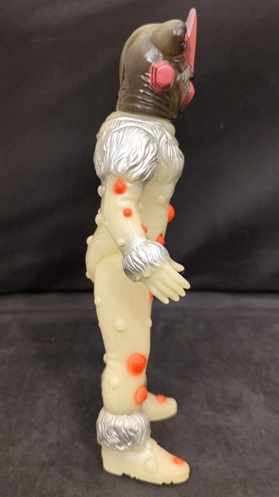 B-CLUB ブルマァク復刻怪獣シリーズ ナックル星人(蓄光版) - メルカリ