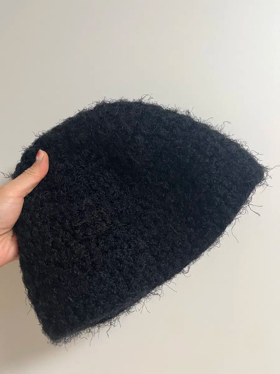 何もかも何もない ヘアリー ビーニー ブラック