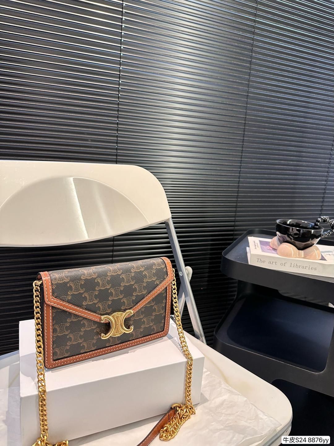 CELINEセリーヌのカジュアルなヴィンテージショルダーバッグ