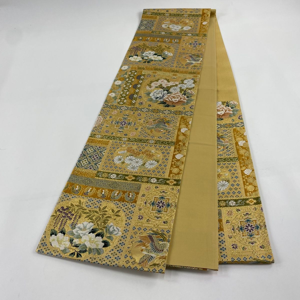 A 44袋帯 六通柄 箔　唐織　金彩金糸　花と鳥　振袖向き　正絹 美品 着物 袋帯 美品 秀品 草花 鳥 唐織 箔 金色 六通 正絹 【中古】 - メルカリ