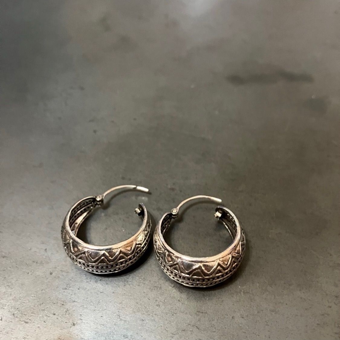 SILVER925 TRIVAL HOOP EARRINGS /シルバー/ピアス SILVER925 TRIVAL HOOP EARRINGS /シルバー/ピアス-今なら送料