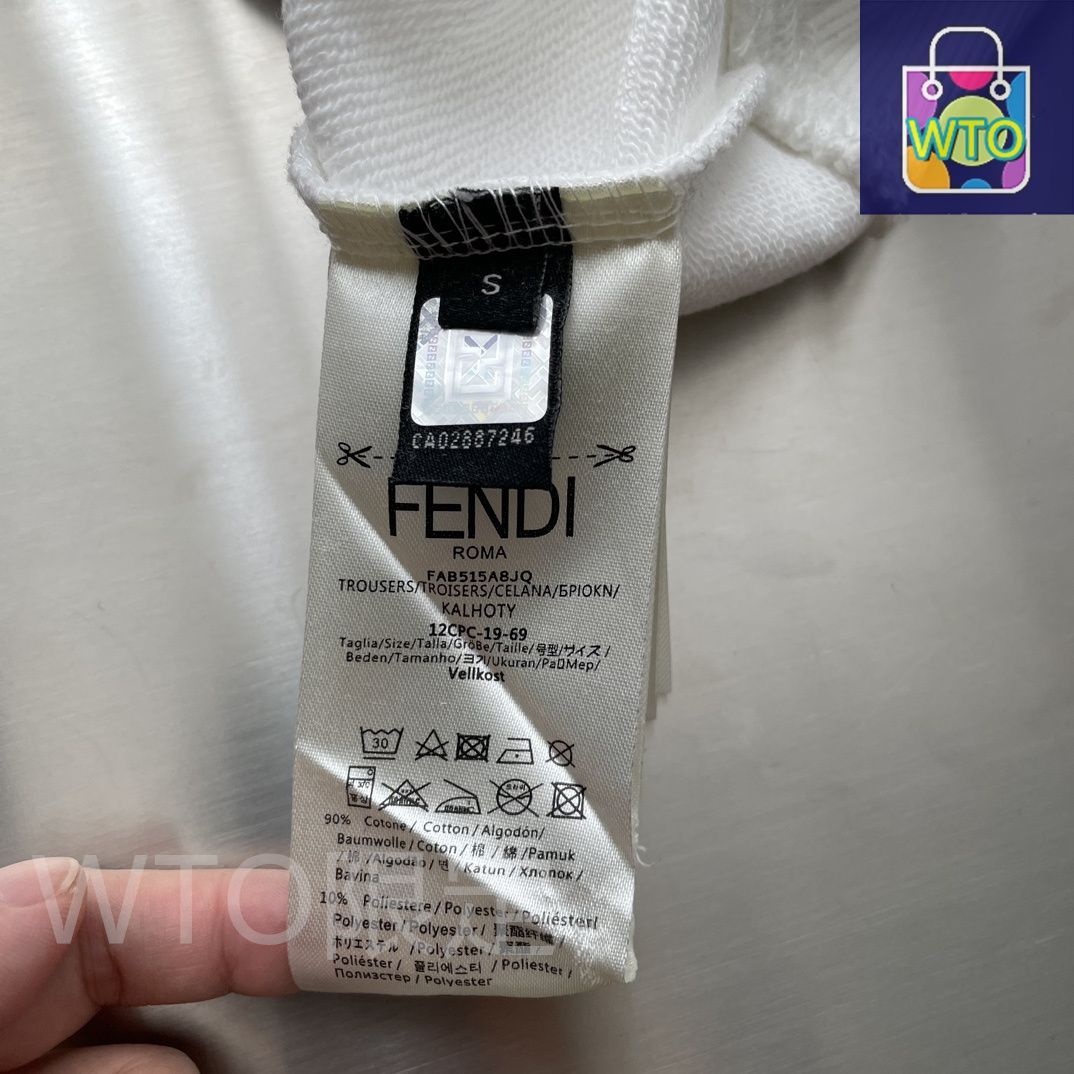 【FENDI】FFポンチョ マルチカラーウール シルク エンベロップ型 フェンディ（FENDI）の新モデル 悪魔の目シリーズの純綿丸首