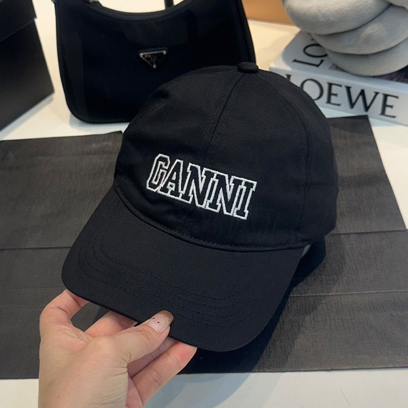 ☆新品未使用タグ付き☆GANNI ガニーキャップレディース黒