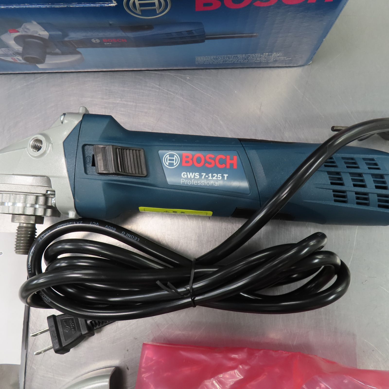 未使用品 保管品 BOSCH 電動ディスク グラインダー GWS 7-125T 未使用品 保管品 BOSCH 電動ディスク グラインダー GWS 7-125T