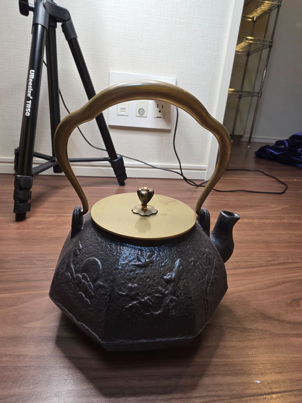 鋳鉄製 花模様 鉄瓶 鉄瓶 八角四季 花鳥地紋 銅蓋付 お茶席道具