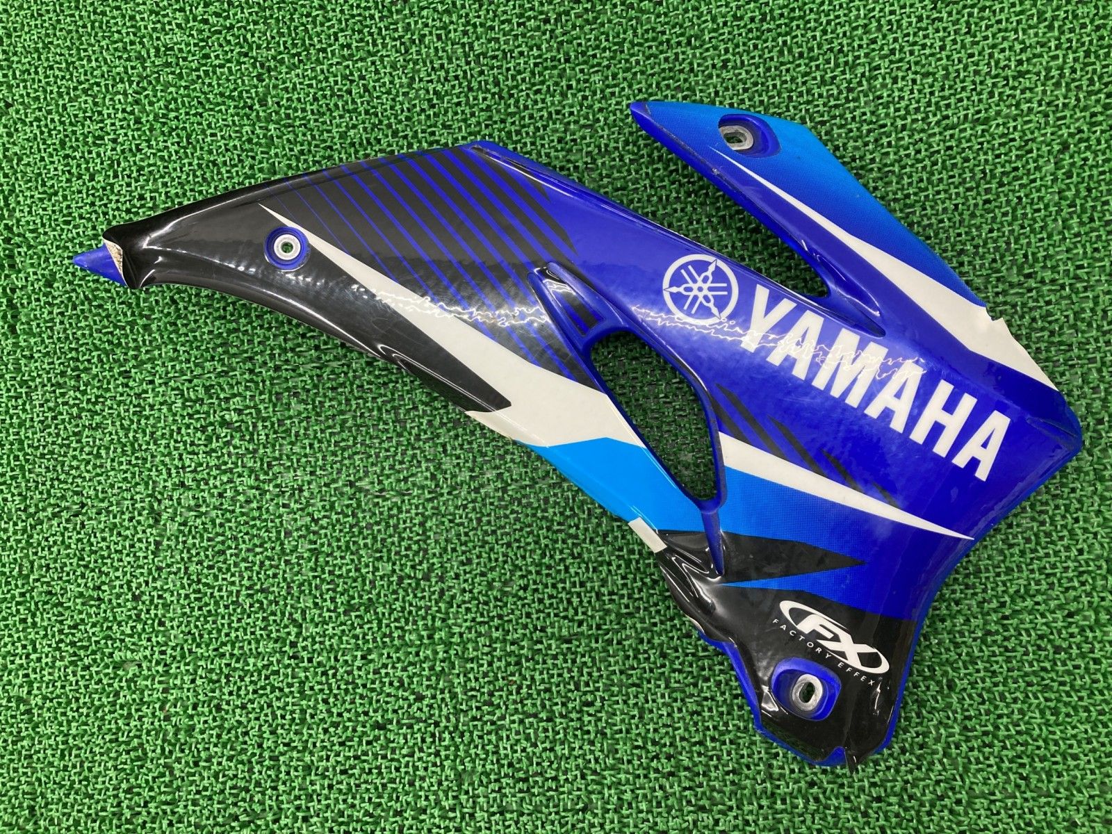 バイク部品　ヤマハ　YAMAHA　WR250F　ラジエターシュラウド　サイドカバー　カウル　中古品 WR250F シュラウド 右 青 5UM ヤマハ 純正 バイク 部品 サイドカバー