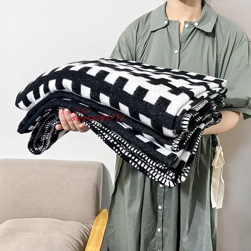 白黒格子のソファカーペット大きな毛布オフィスカーペットニットモデルルームベッドクロスベッドフラッグ am4a284712