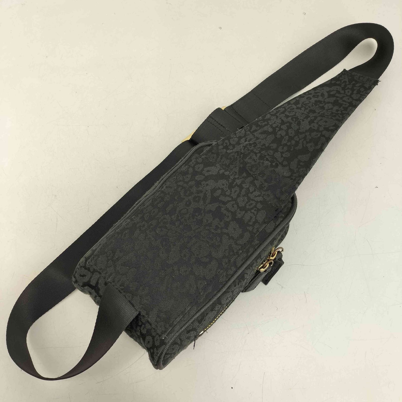 ロエン　レザー　スカルデザイン ボディバッグ ロエン Roen Leopard Body Bag スカル刻印 レオパード ボディバッグ