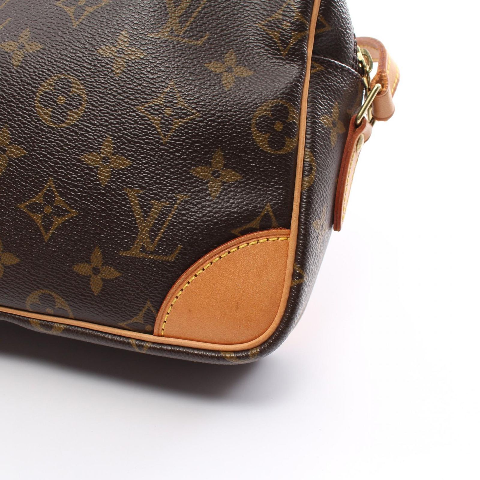 ルイヴィトン トロカデロ 27 モノグラム　ショルダーバッグ　レザー LOUIS VUITTON ルイ・ヴィトン トロカデロ27 モノグラム