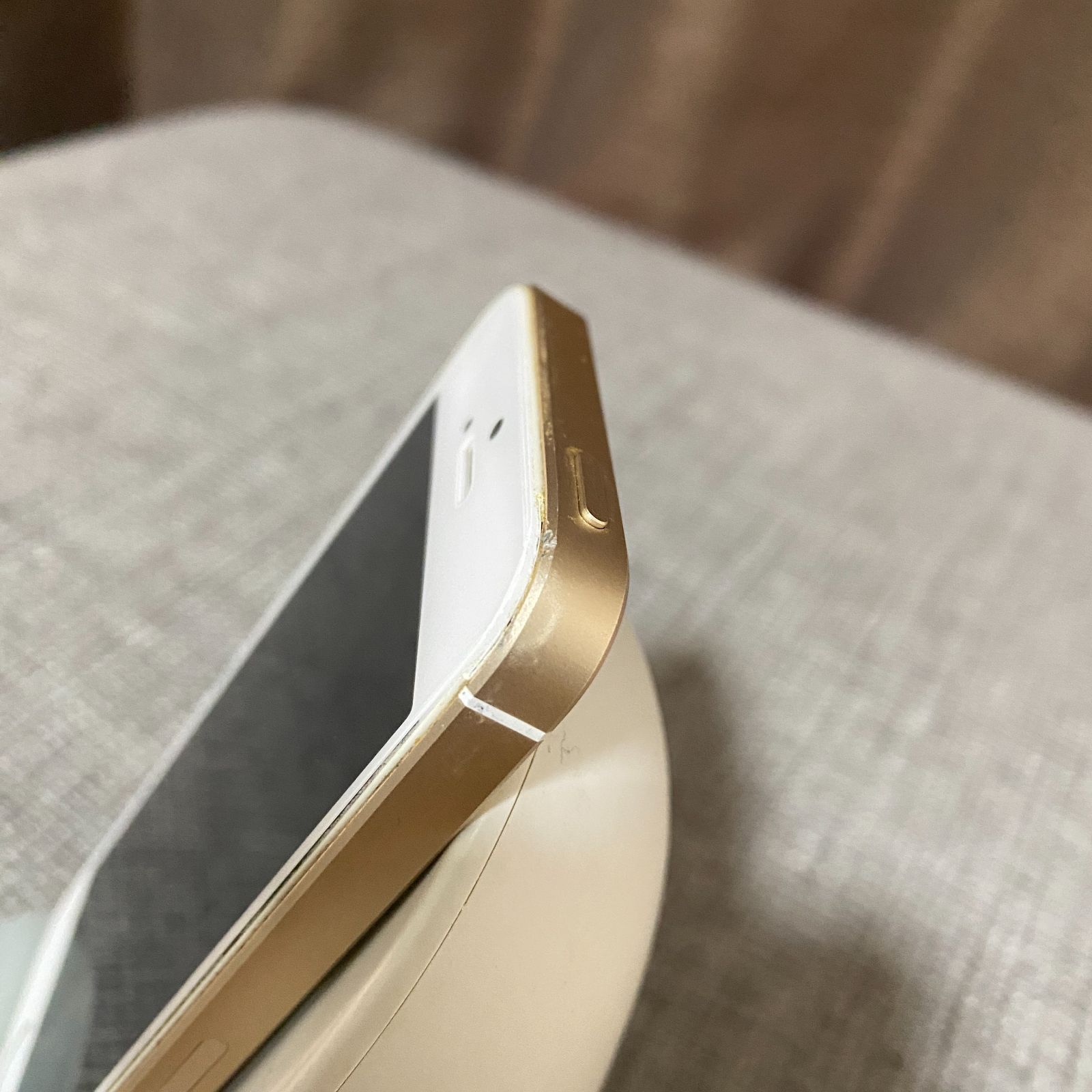 iPhone SE（初代）ゴールド 32GB au（KDDI） 第一世代 695