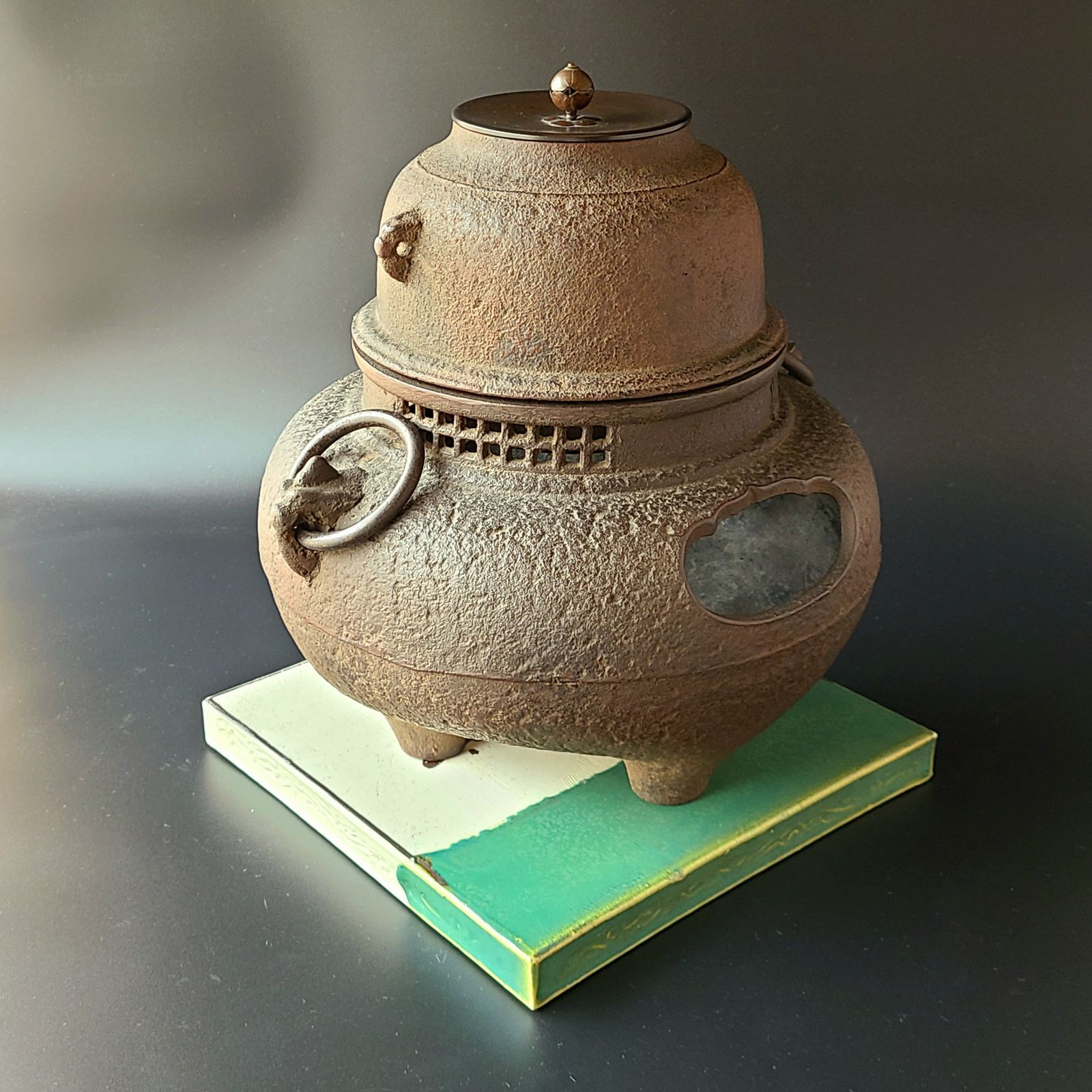 茶道具 鉄製 鬼面風炉 時代 鋳物 茶の湯釜 湯沸かし 茶釜 鉄風炉 切掛風炉-