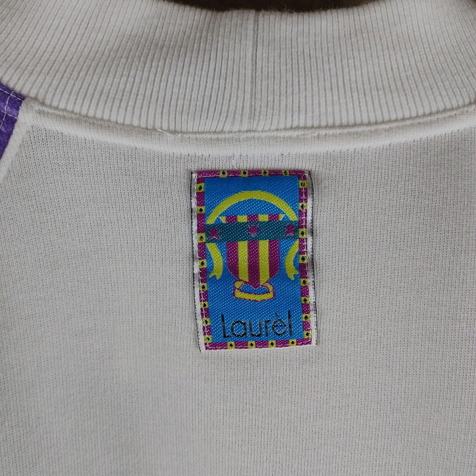 刺繍ロゴ ホワイト×マルチ