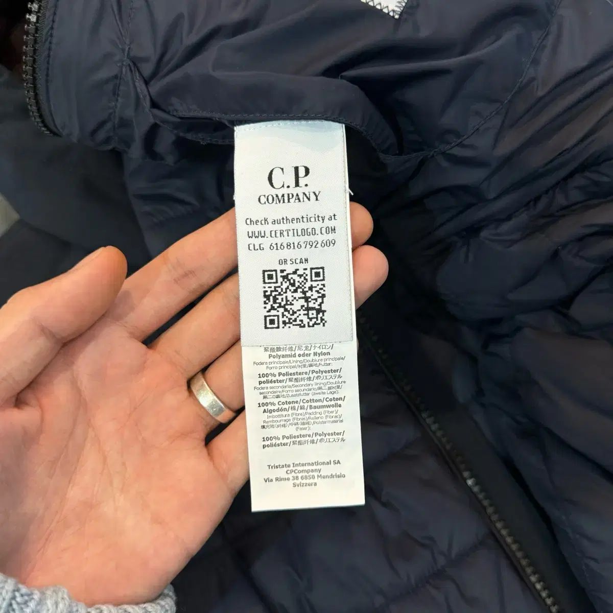 今すぐ検索！ C P カンパニー ゴーグル フーディー ダウンベスト ネイビー 風格のある