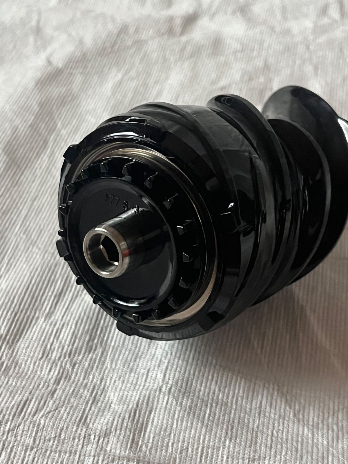 ホールスロージューサー