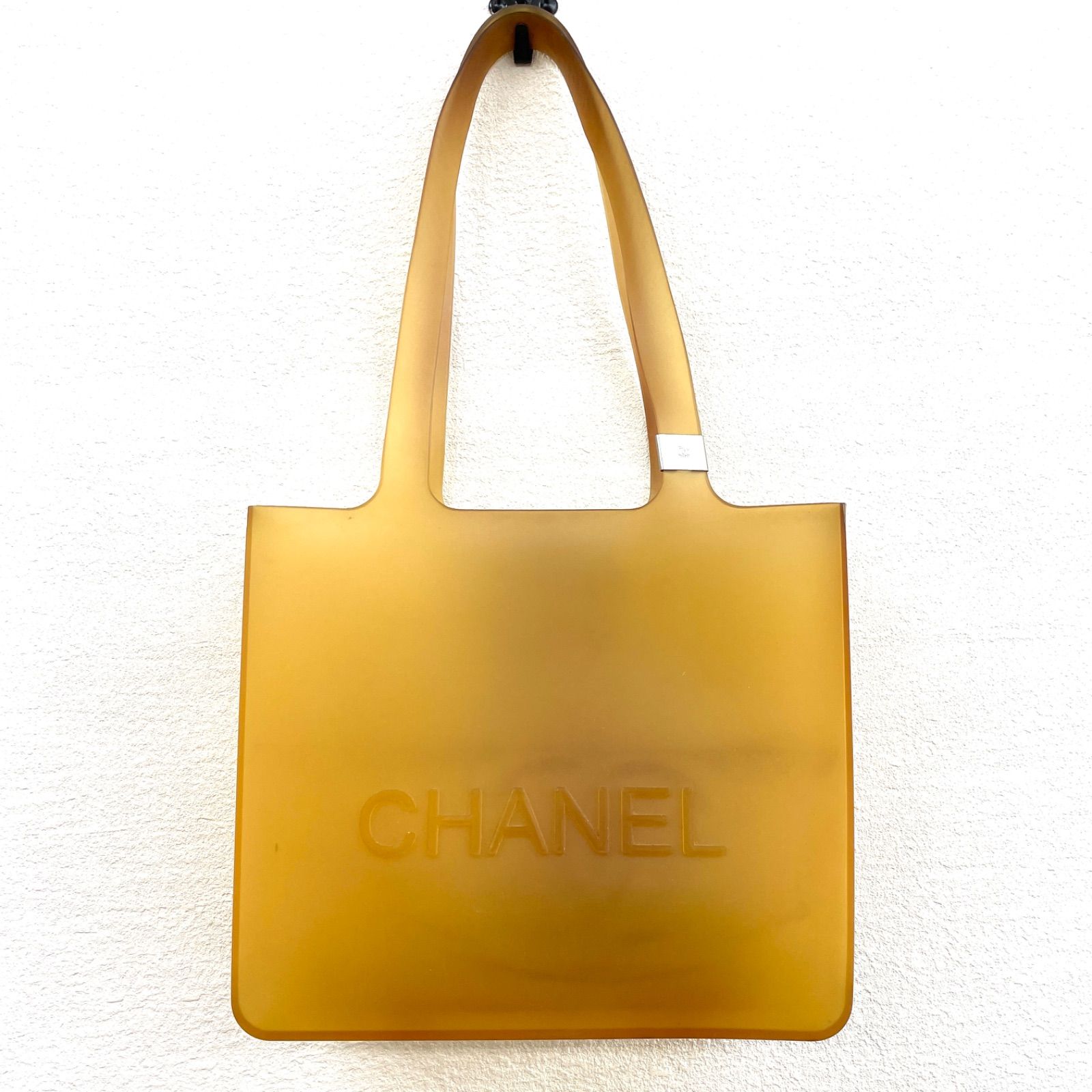 CHANEL シャネル ラバートートバッグ イエロー系 ロゴ - メルカリ