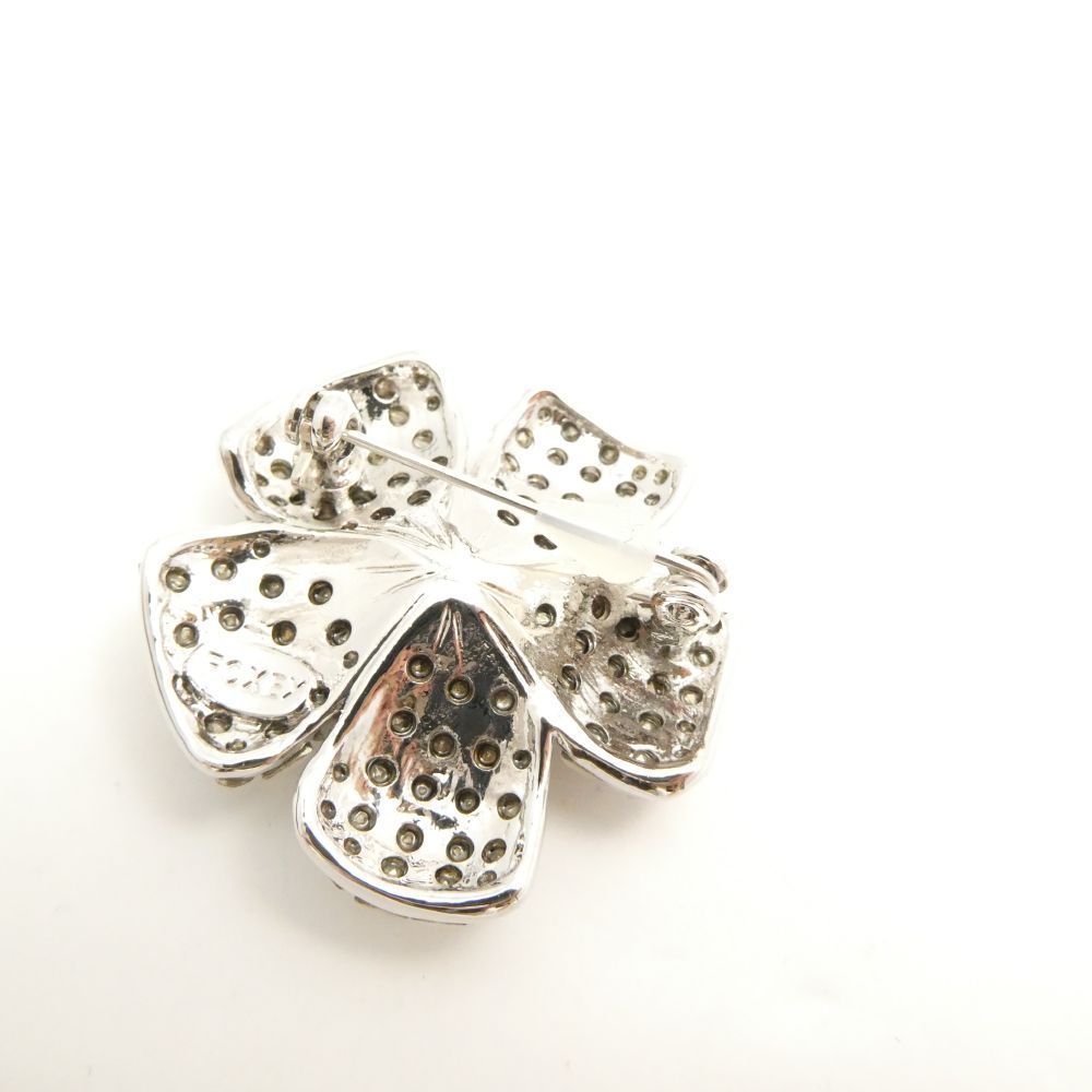 美品 FOXEY フォクシー Fleur ホワイト ブローチ ライトストーン