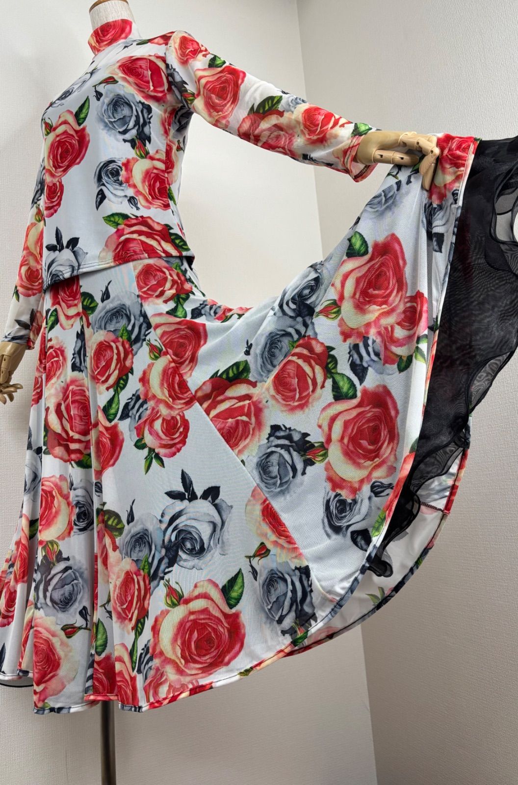 新品》社交ダンス 華やかバラ柄 ソフトメッシュ ハイネック