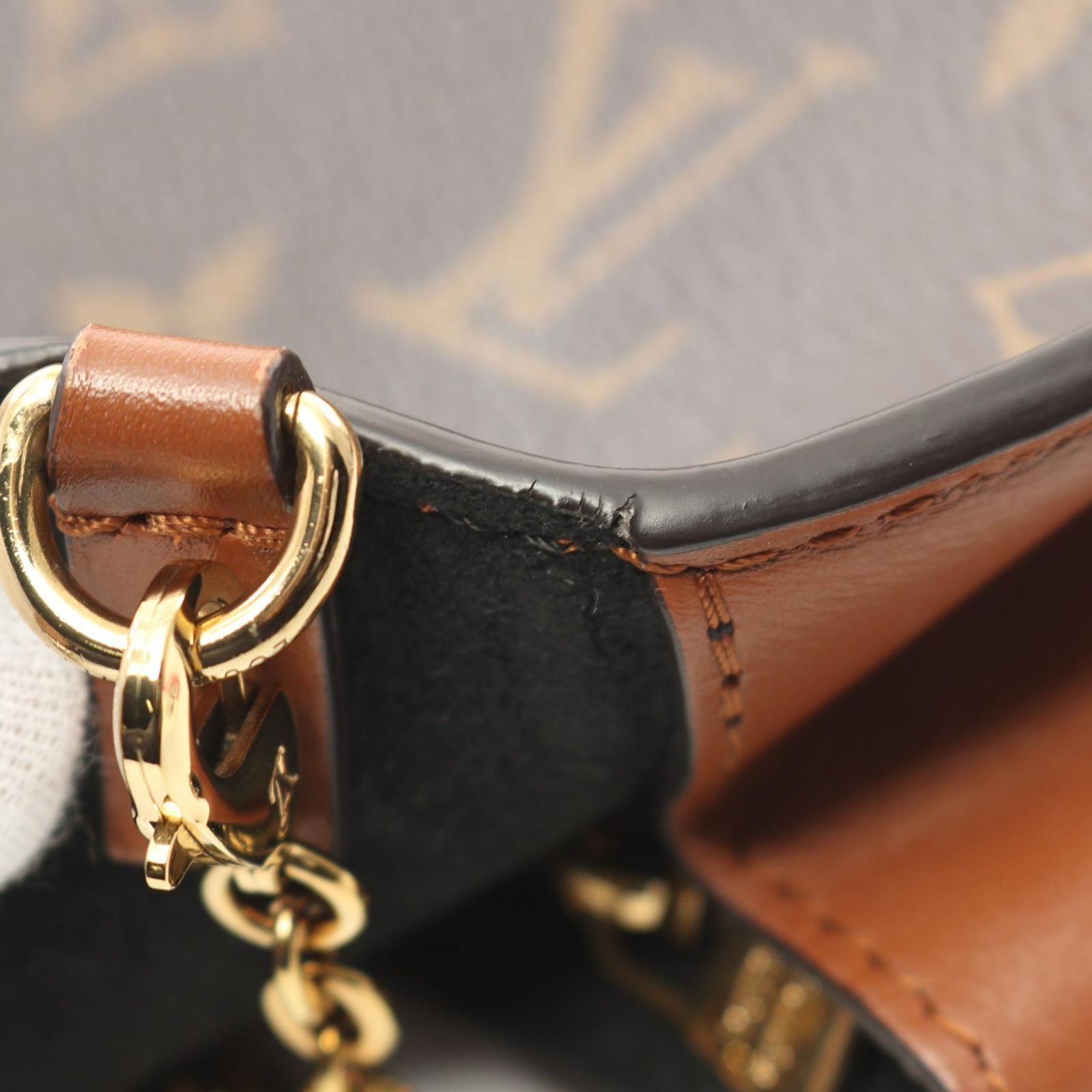 アニヤ・ハインドマーチ スペースインベーダー バザースト サッチェル