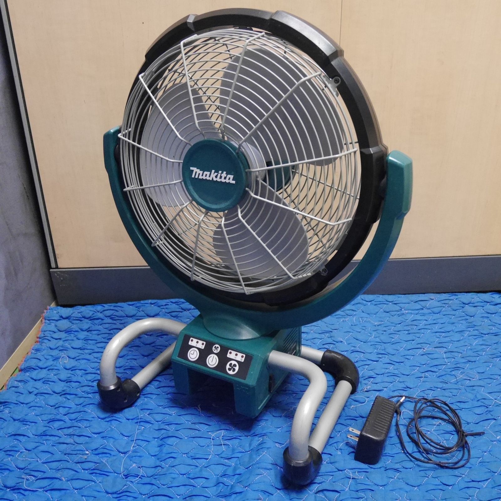 送料無料 マキタ 充電式 産業扇 CF300D 羽根径 330mm 扇風機 現場 作業 用 makita 本体のみ