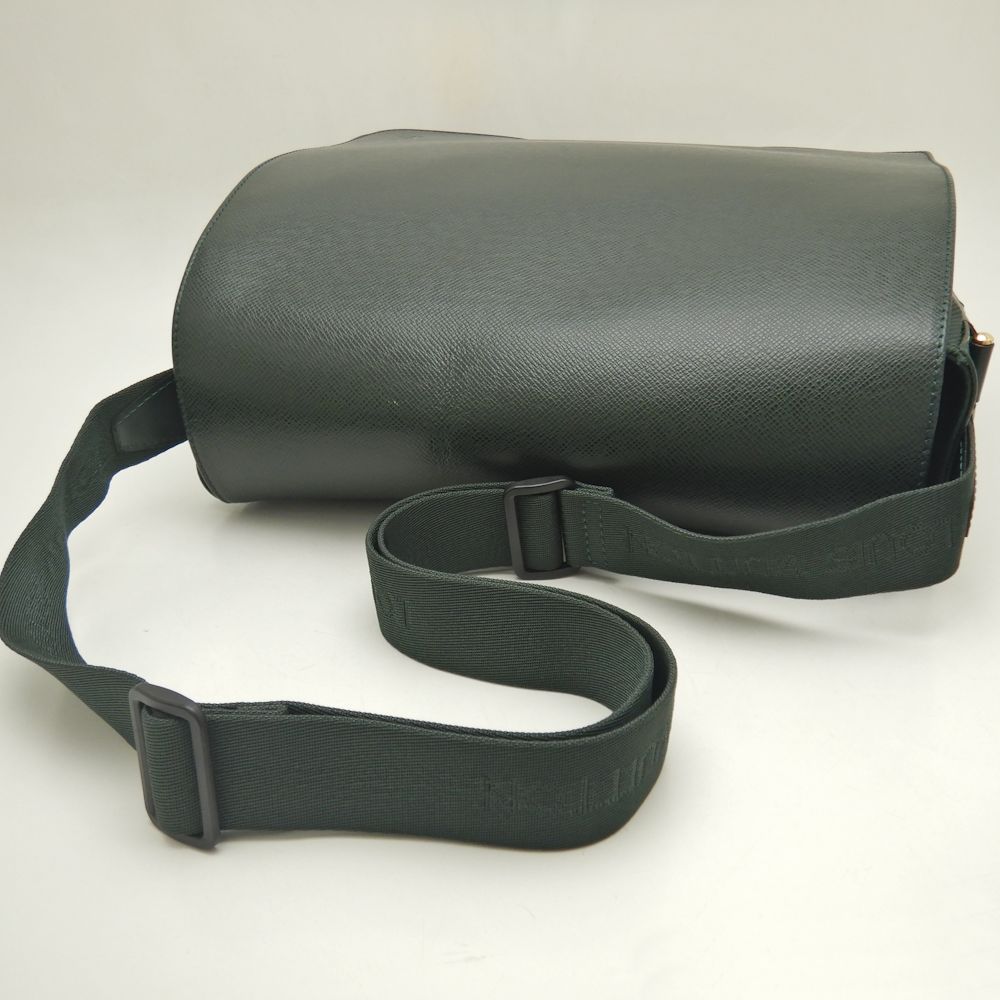 LOUIS VUITTON ルイ ヴィトン タイガ ヴィクトール ショルダーバッグ