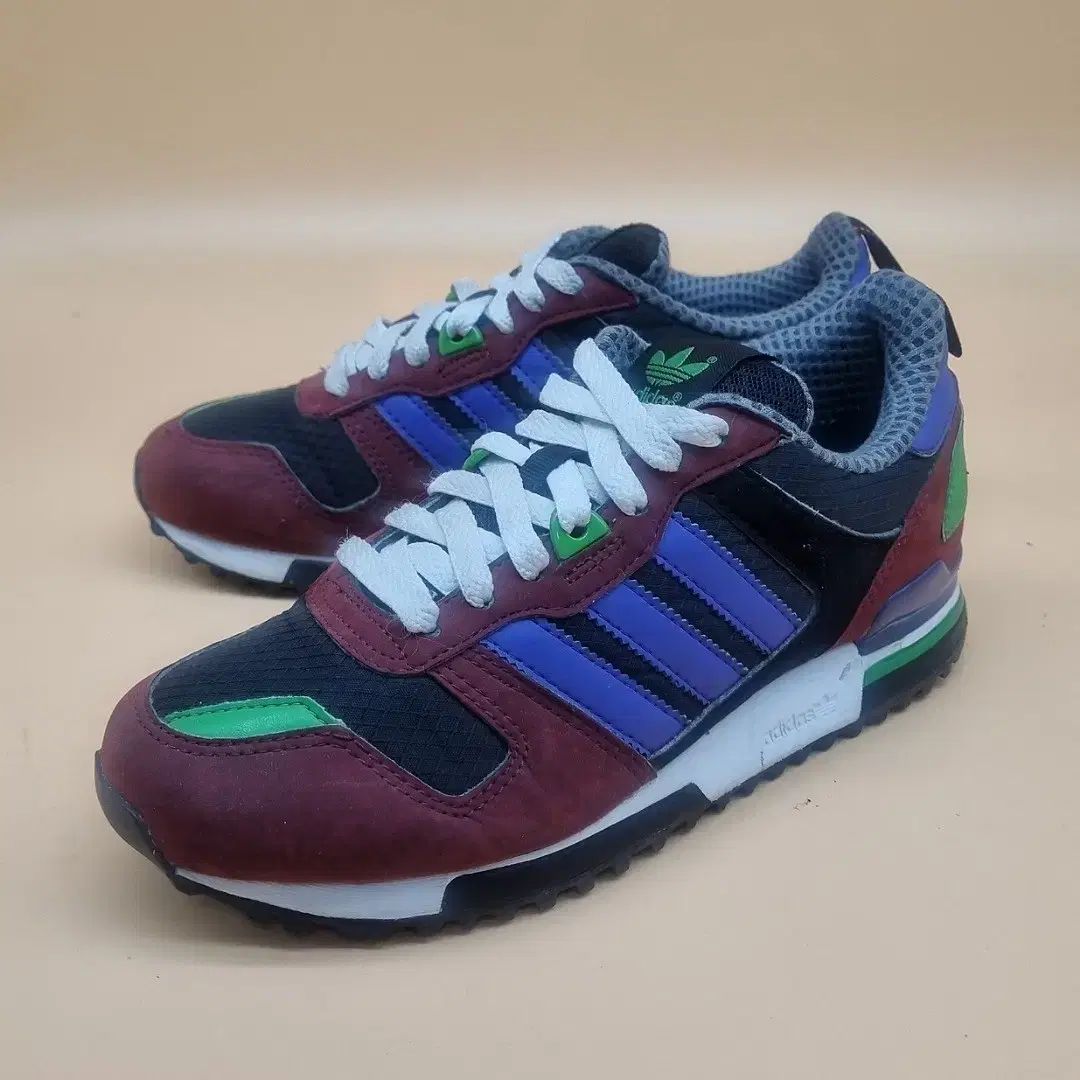 adidas(アディダス) zx700 レディーススニーカー 230