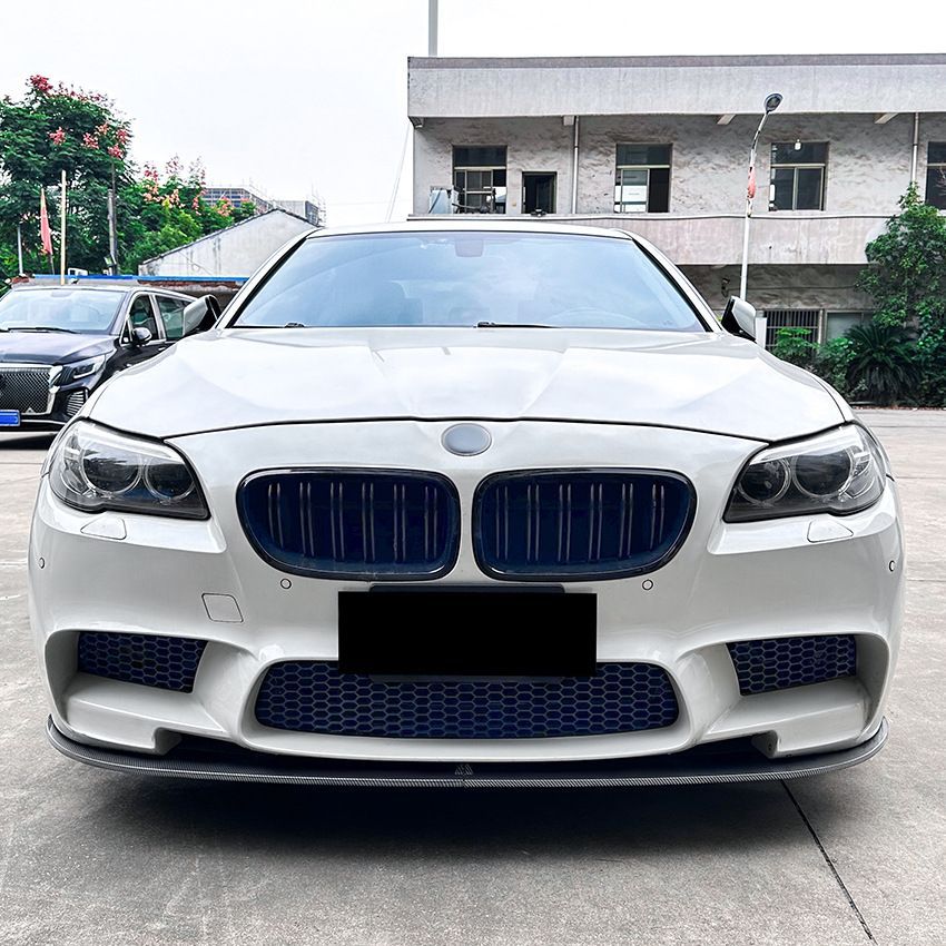 BMW 5シリーズ F10 F11 M5 2011–2017年モデル フロントバンパーリップスポイラー フロントアルマ エアロパーツ ABS製 ピアノブラック - カーボン調仕上げ