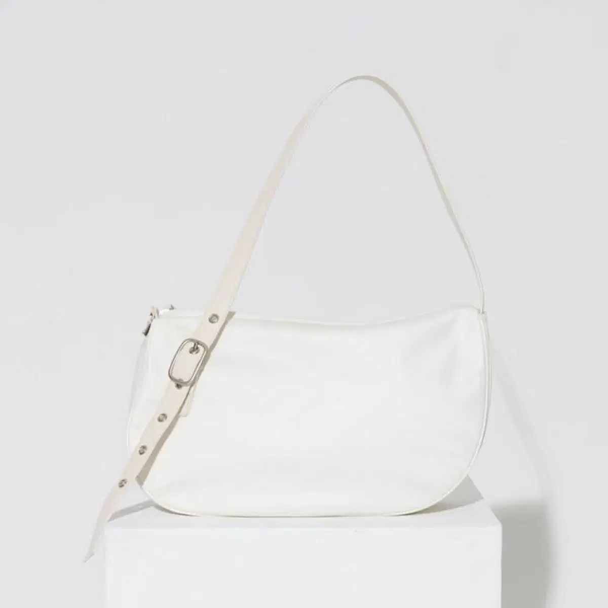 ロウタイド ベルト付きバッグ アイボリー