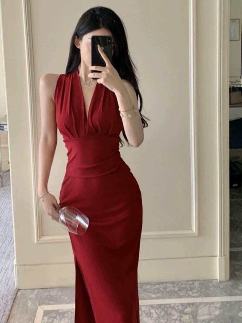 シンプルタイトドレス 美しいラインのスリット入り 結婚式