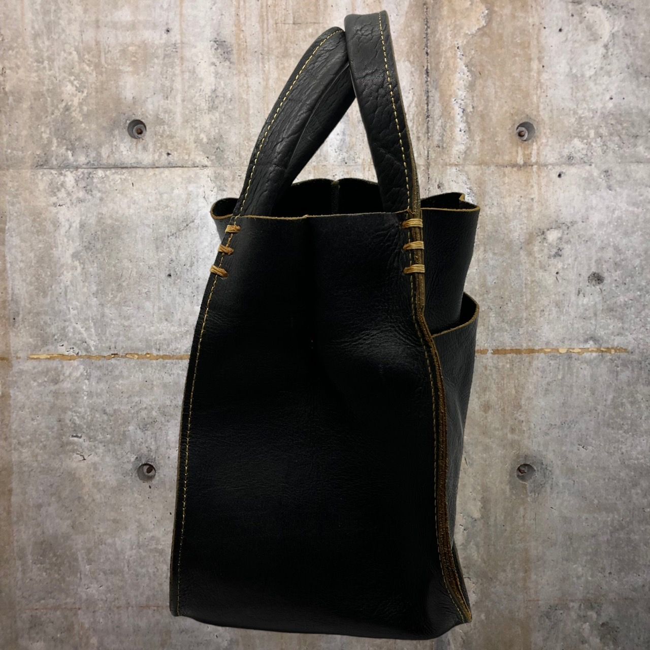 i.s. ISSEY MIYAKE(アイエス イッセイミヤケ) 80's leather triangle