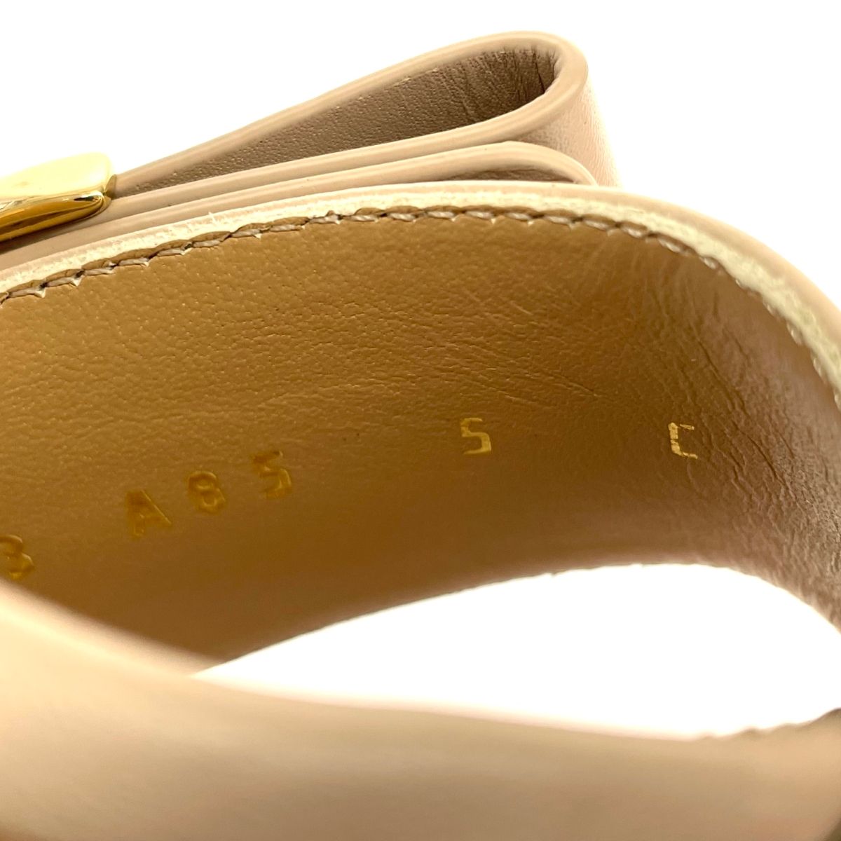 ベージュ レディース