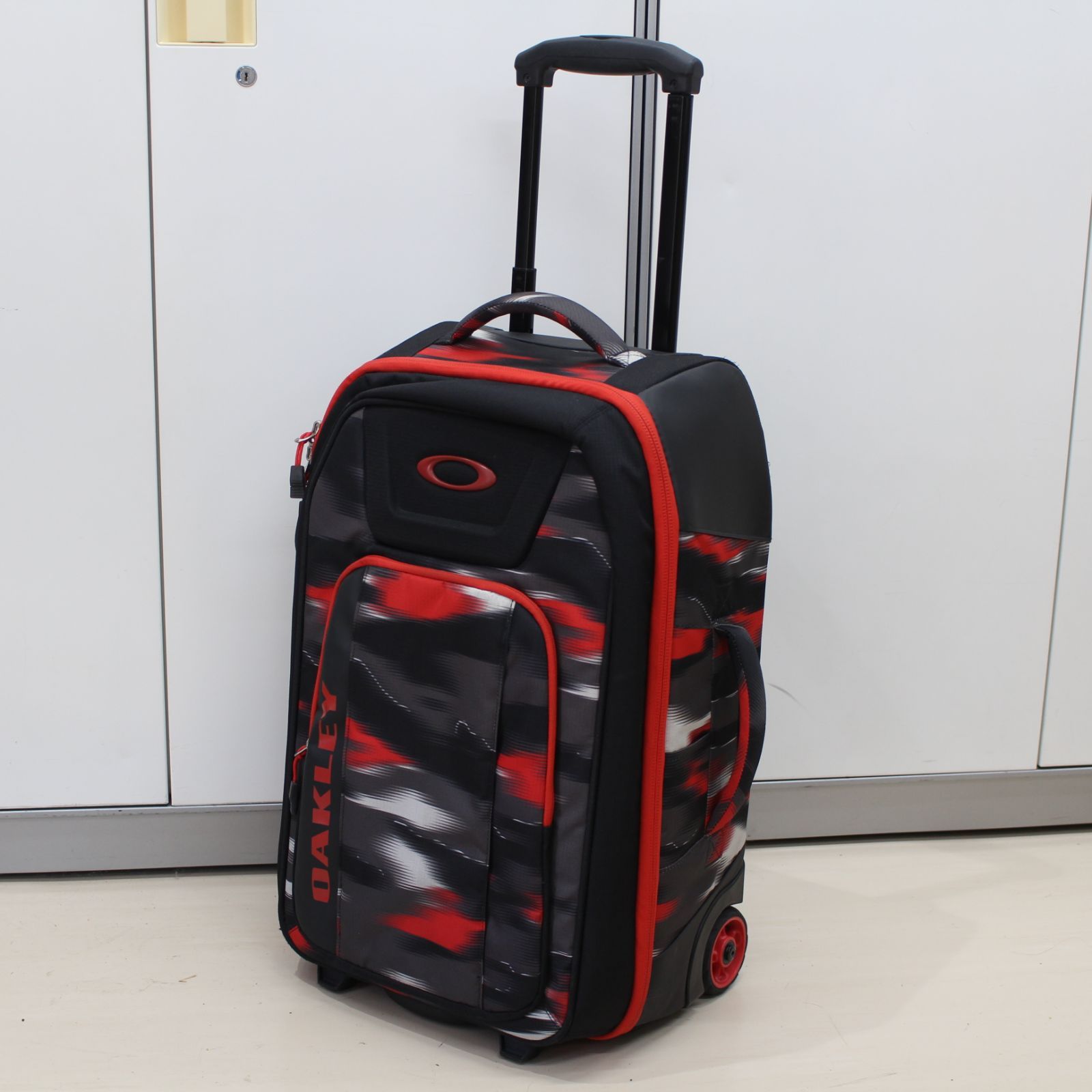 S155)OAKLEY/オークリー ローラーバッグ 92611 キャリーケース 45L 